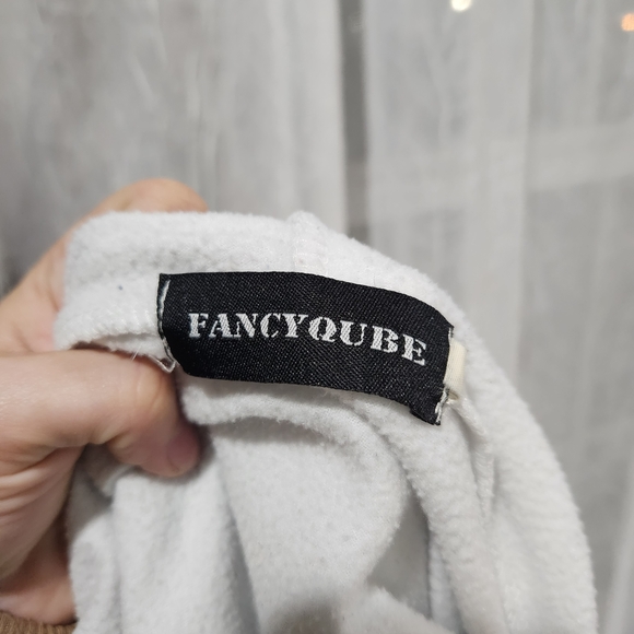 White Pineapple Embroidered Cropped Hoodie - Picture 5 of 6